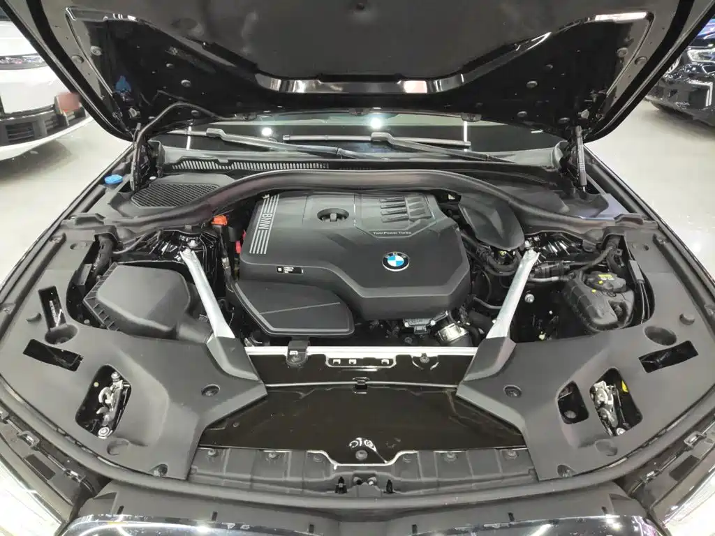 BMW 5 Series — фото 16