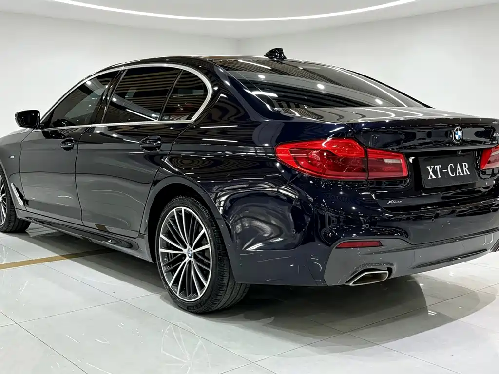 BMW 5 Series — фото 11