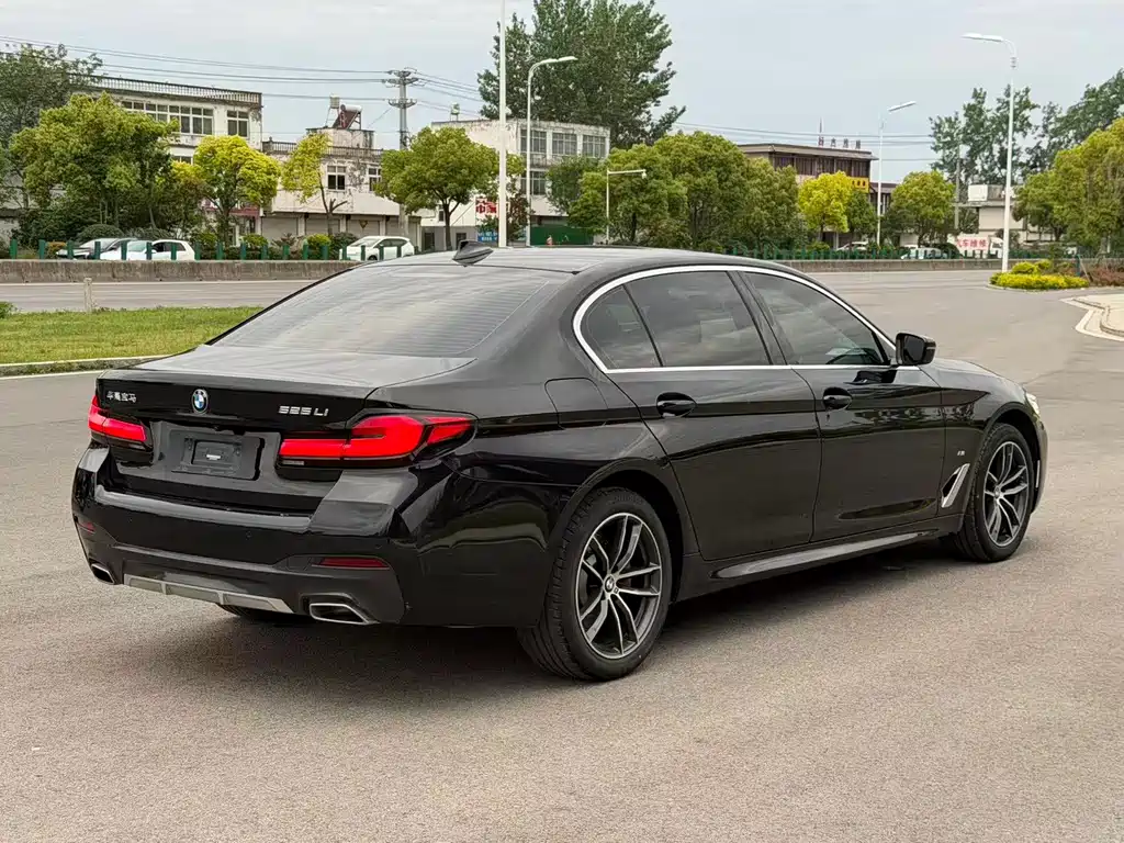 BMW 5 Series — фото 4
