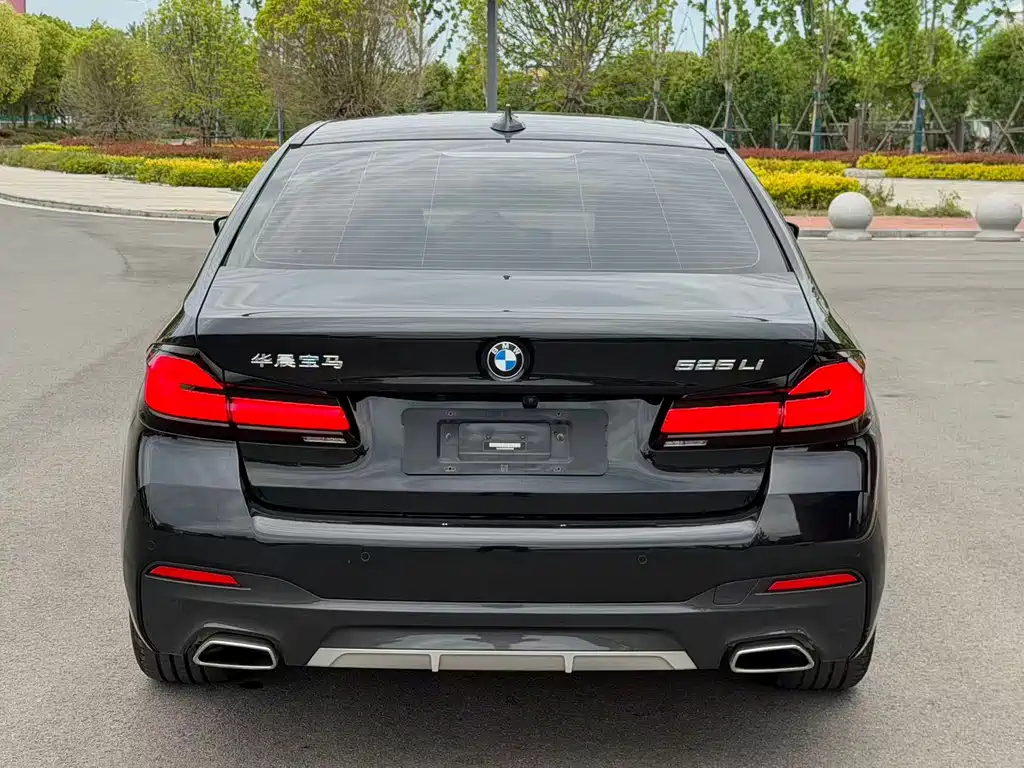 BMW 5 Series — фото 5