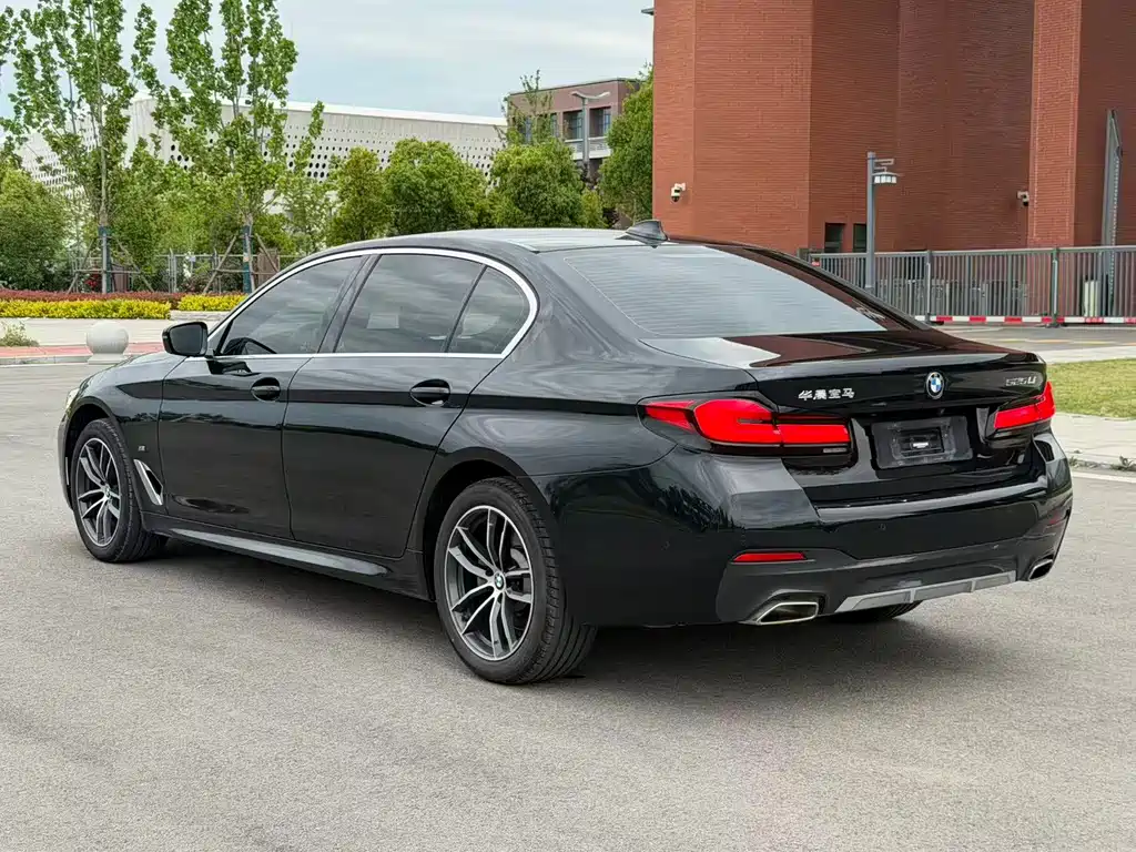 BMW 5 Series — фото 6