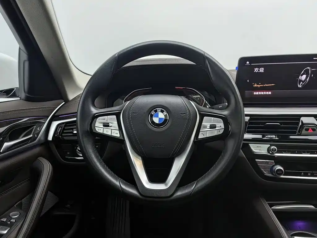 BMW 5 Series — фото 11