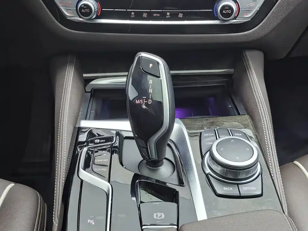 BMW 5 Series — фото 13