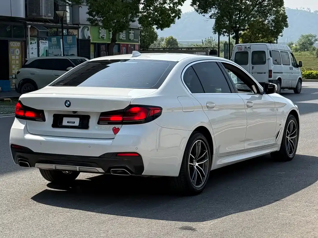 BMW 5 Series — фото 4