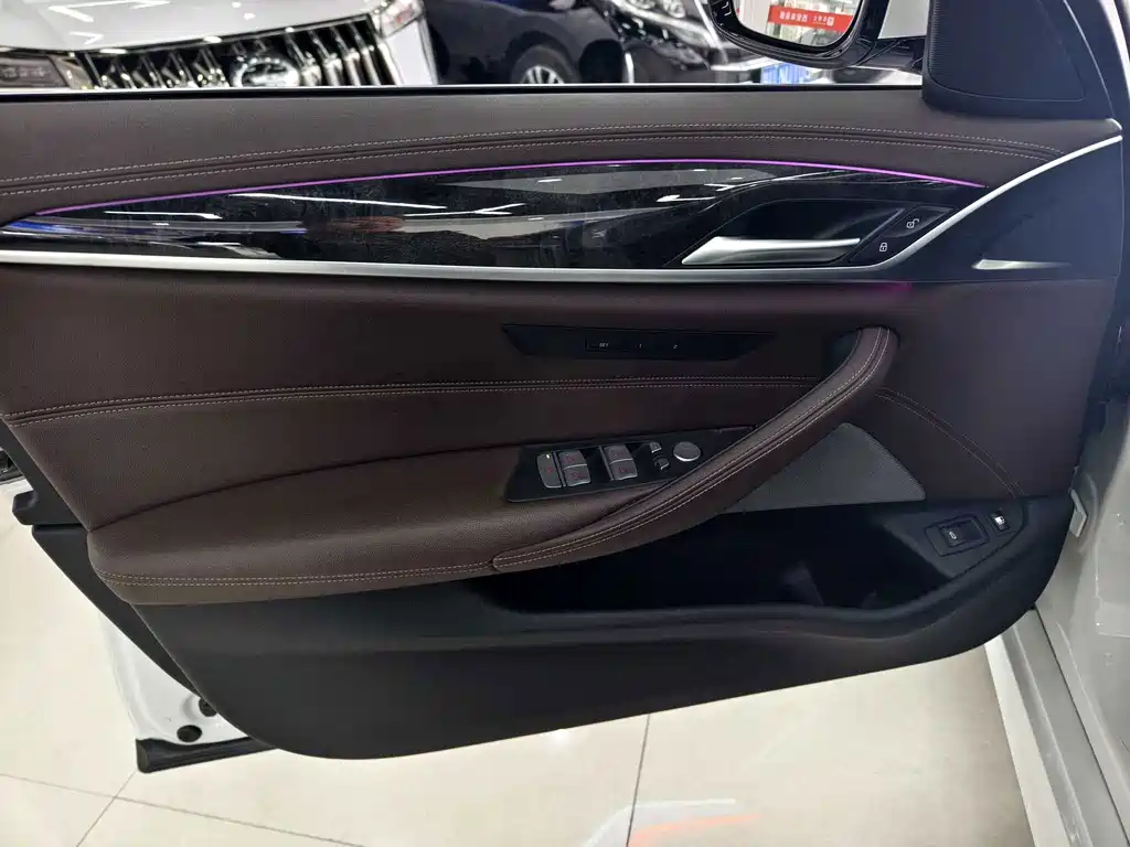 BMW 5 Series New Energy — фото 14