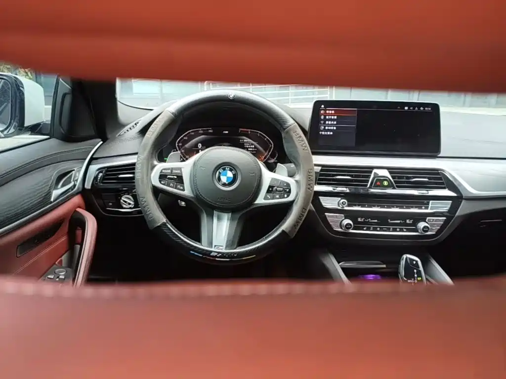 BMW 5 Series — фото 11