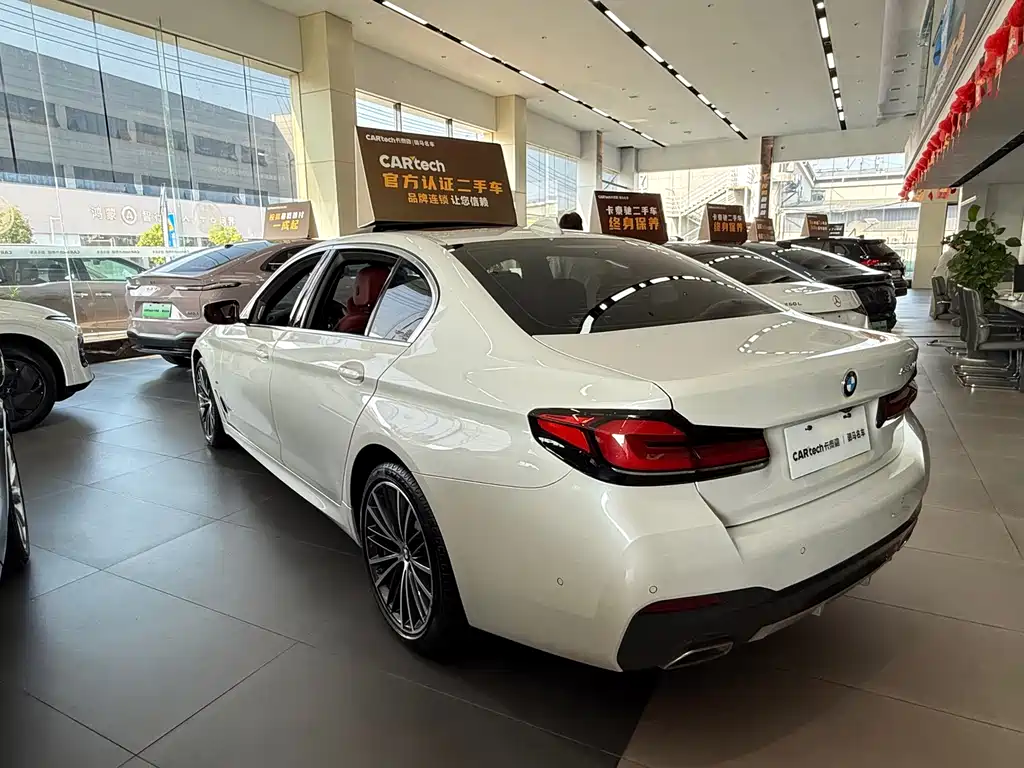 BMW 5 Series — фото 10