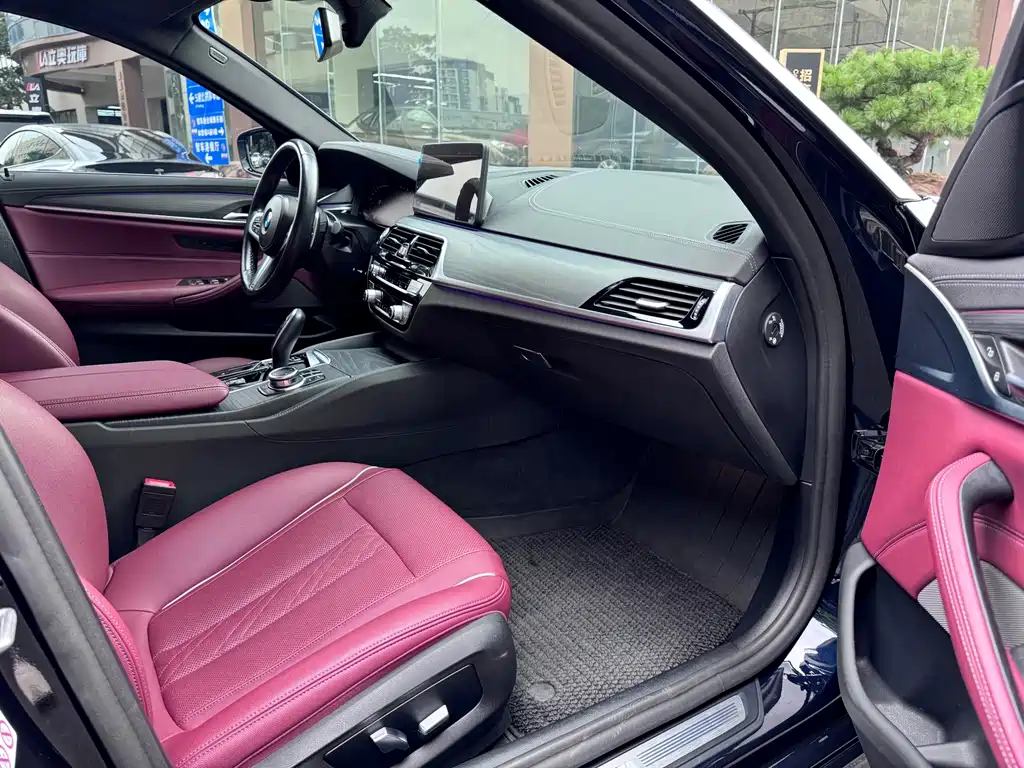BMW 5 Series — фото 13