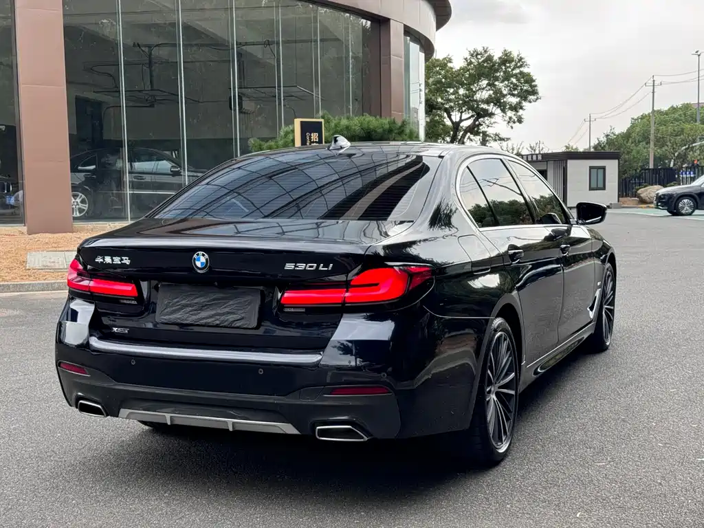BMW 5 Series — фото 16