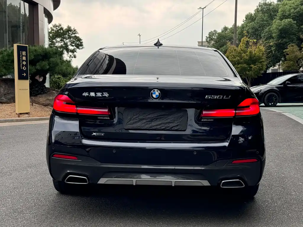 BMW 5 Series — фото 17