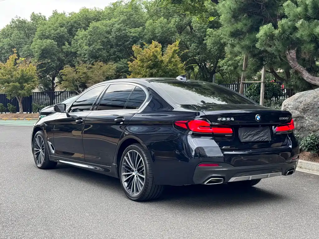 BMW 5 Series — фото 18