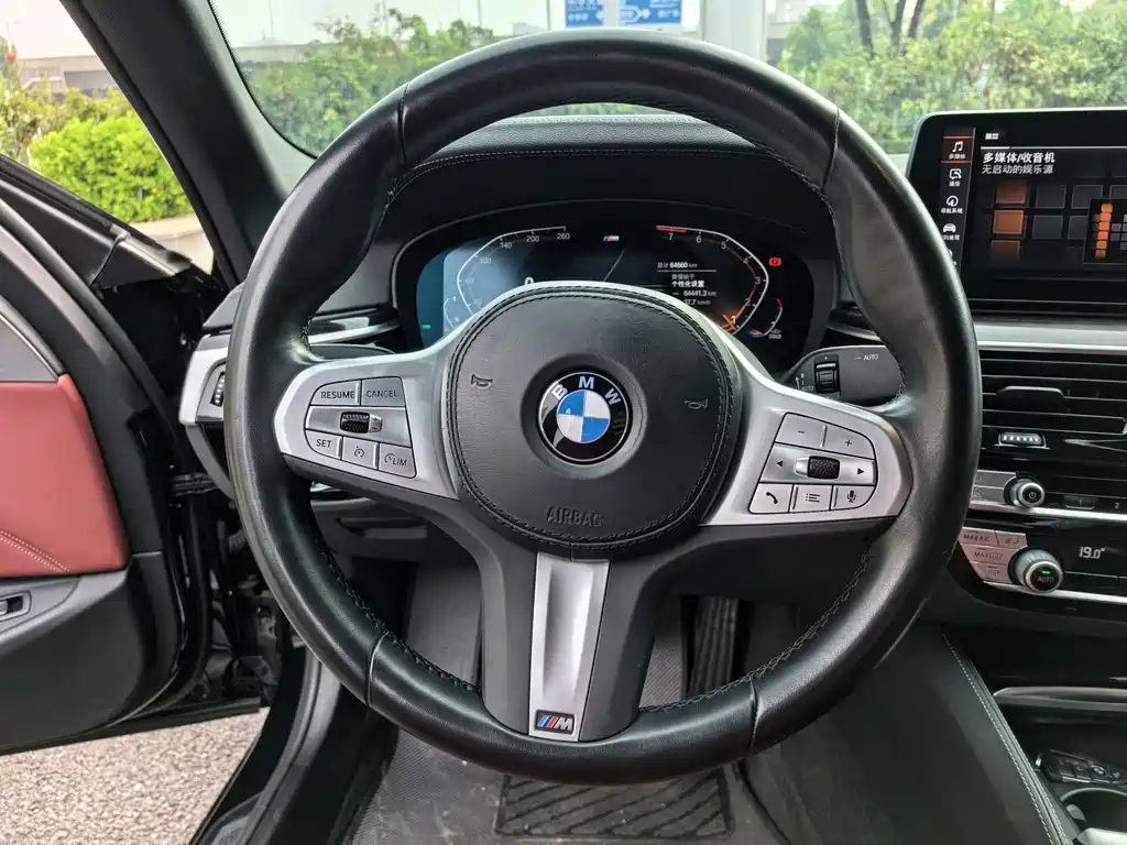 BMW 5 Series — фото 14