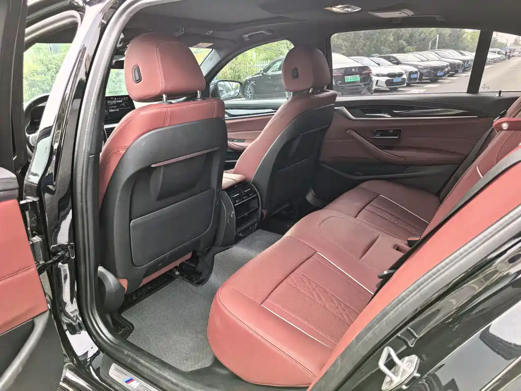 BMW 5 Series — фото 15