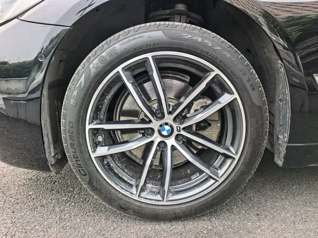 BMW 5 Series — фото 16