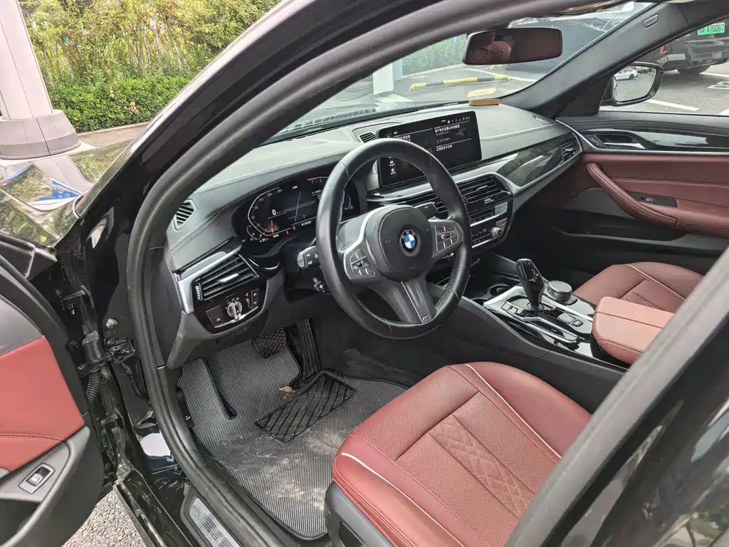 BMW 5 Series — фото 17
