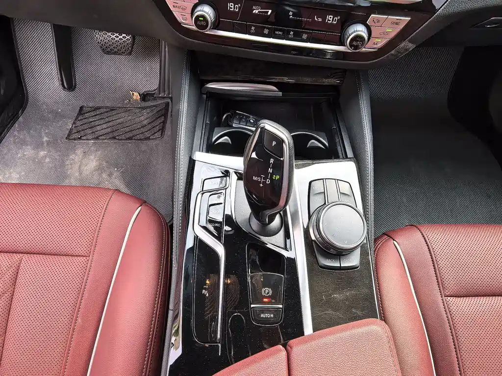 BMW 5 Series — фото 10
