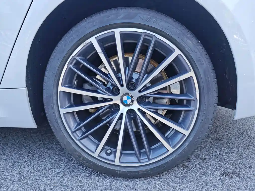 BMW 5 Series — фото 14