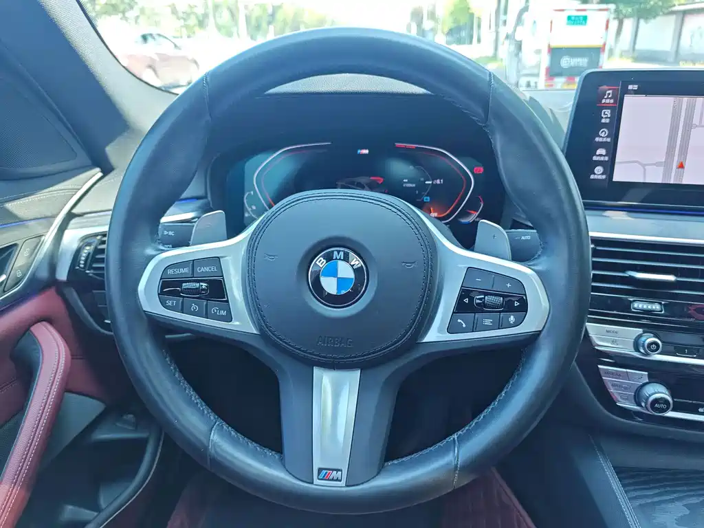 BMW 5 Series — фото 15