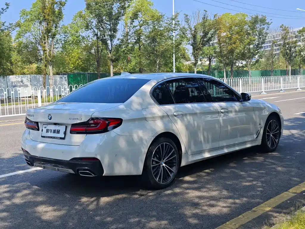 BMW 5 Series — фото 8