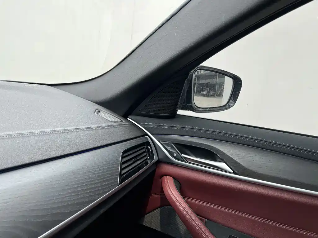 BMW 5 Series — фото 12