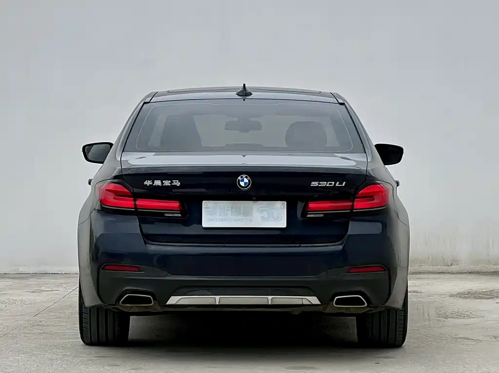 BMW 5 Series — фото 4
