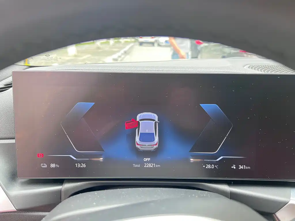BMW i4 — фото 12