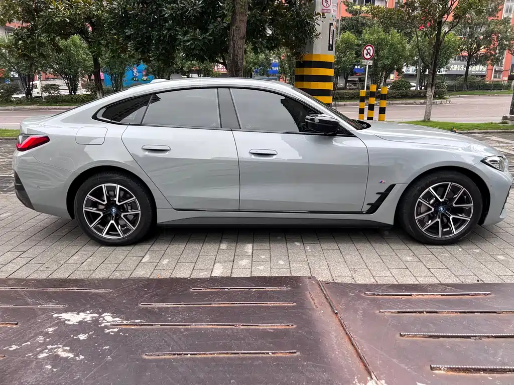 BMW i4 — фото 4