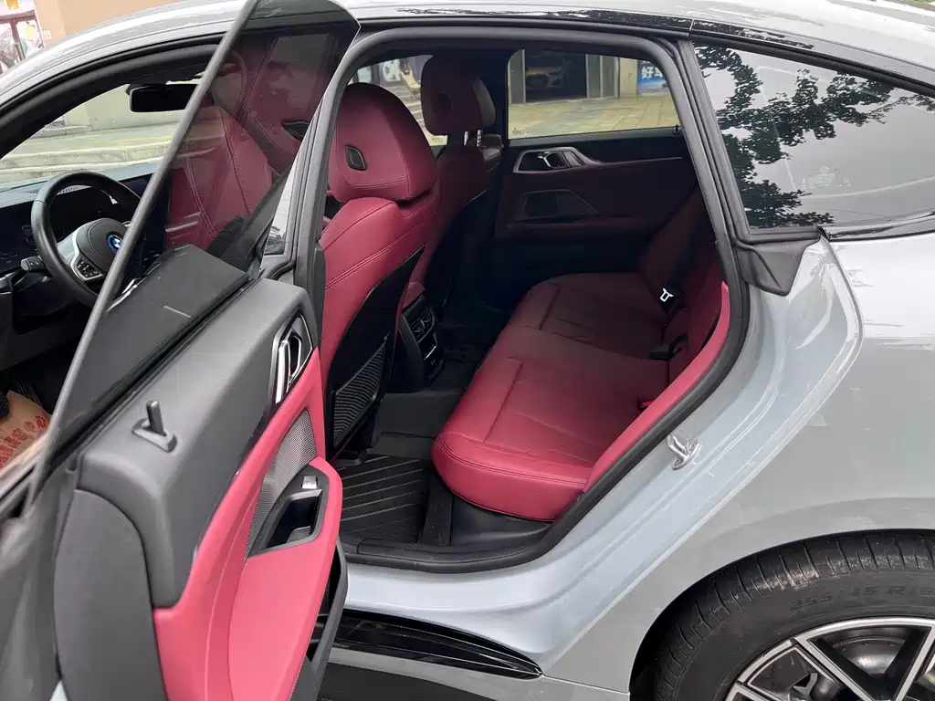 BMW i4 — фото 10