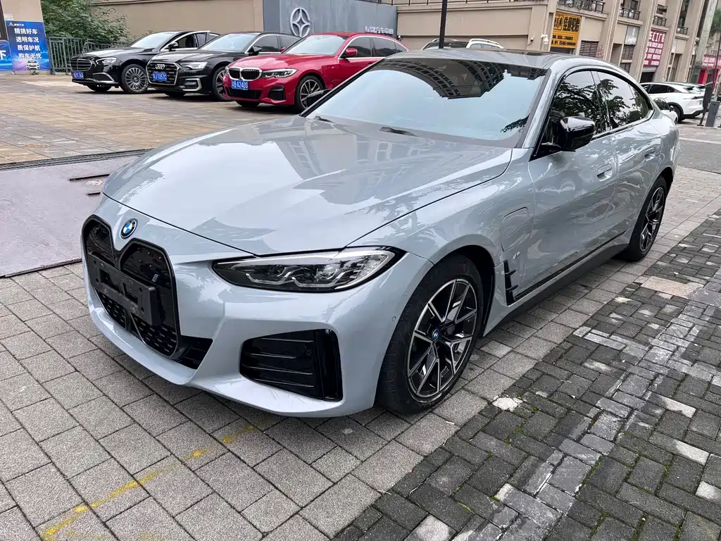 BMW i4