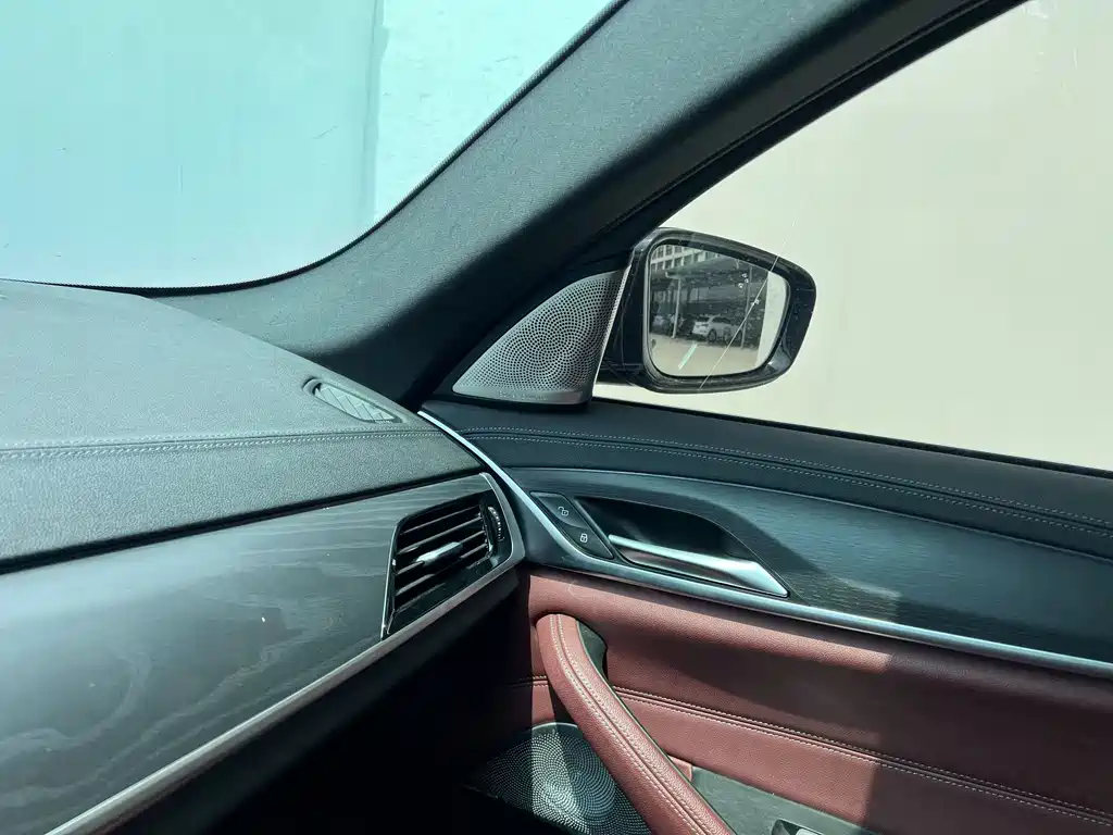 BMW 5 Series — фото 11