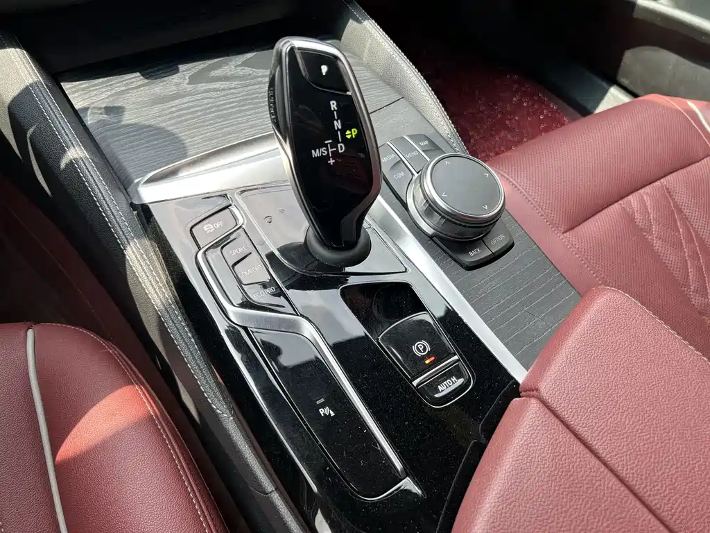 BMW 5 Series — фото 10