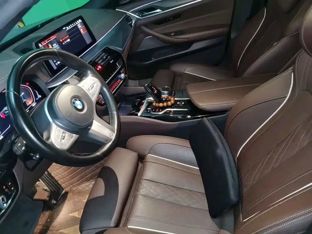 BMW 5 Series — фото 18