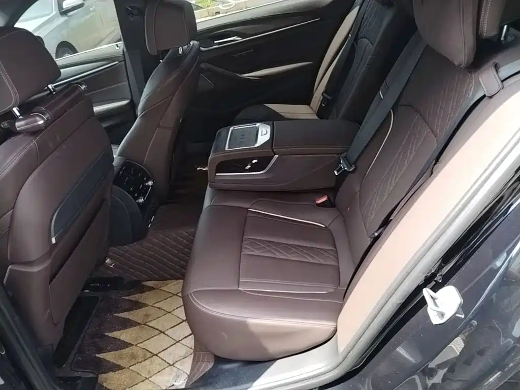 BMW 5 Series — фото 20