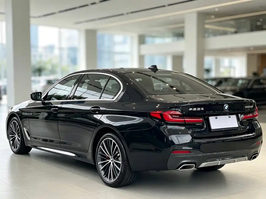 BMW 5 Series — фото 5