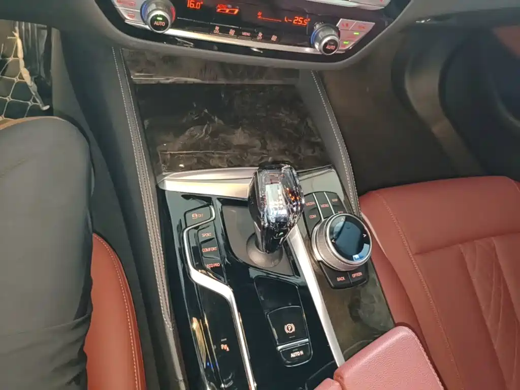 BMW 5 Series — фото 14
