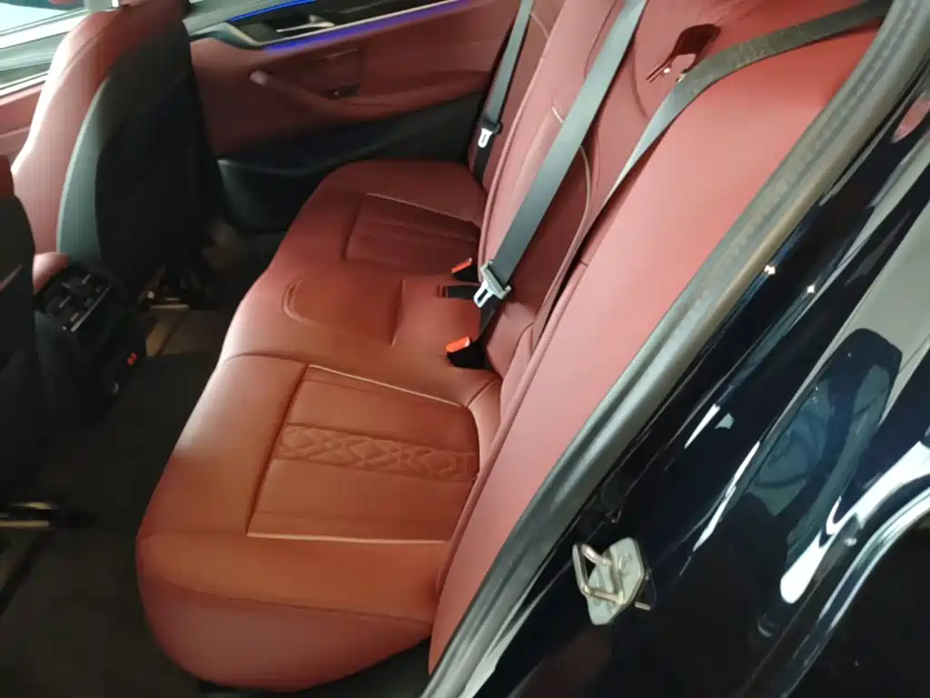 BMW 5 Series — фото 17