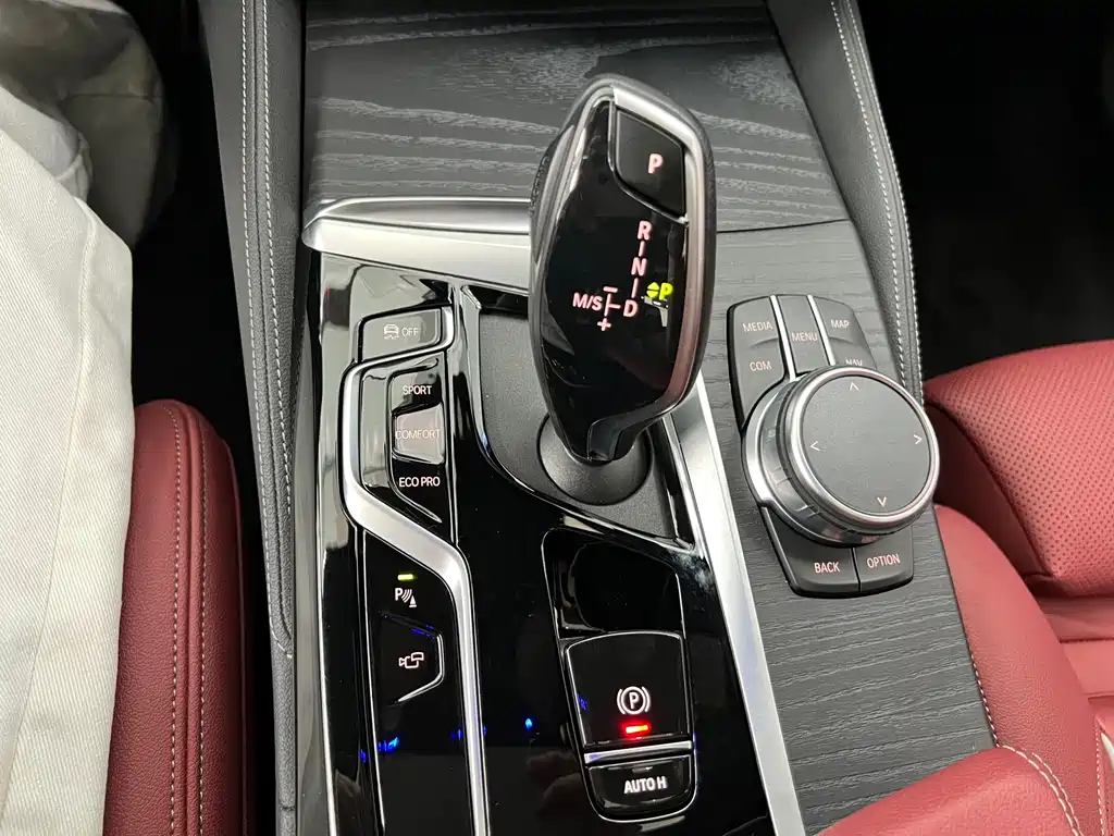 BMW 5 Series — фото 13