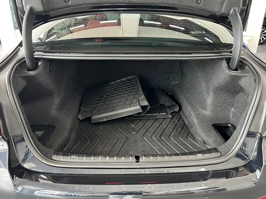 BMW 5 Series — фото 17