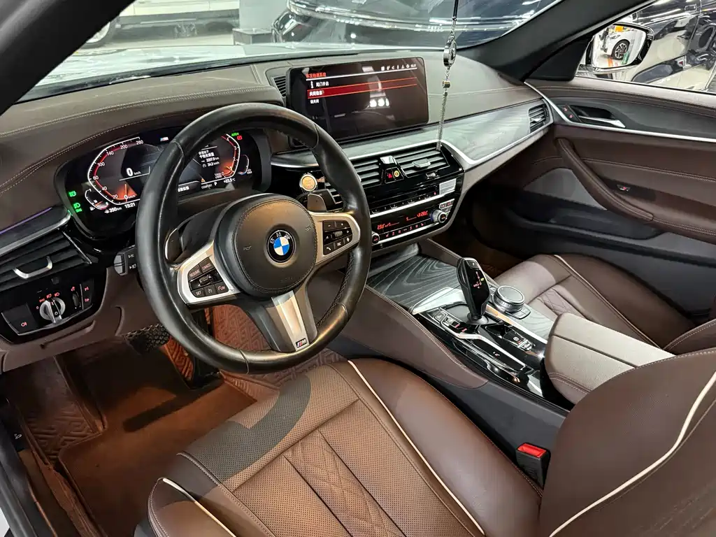 BMW 5 Series — фото 13