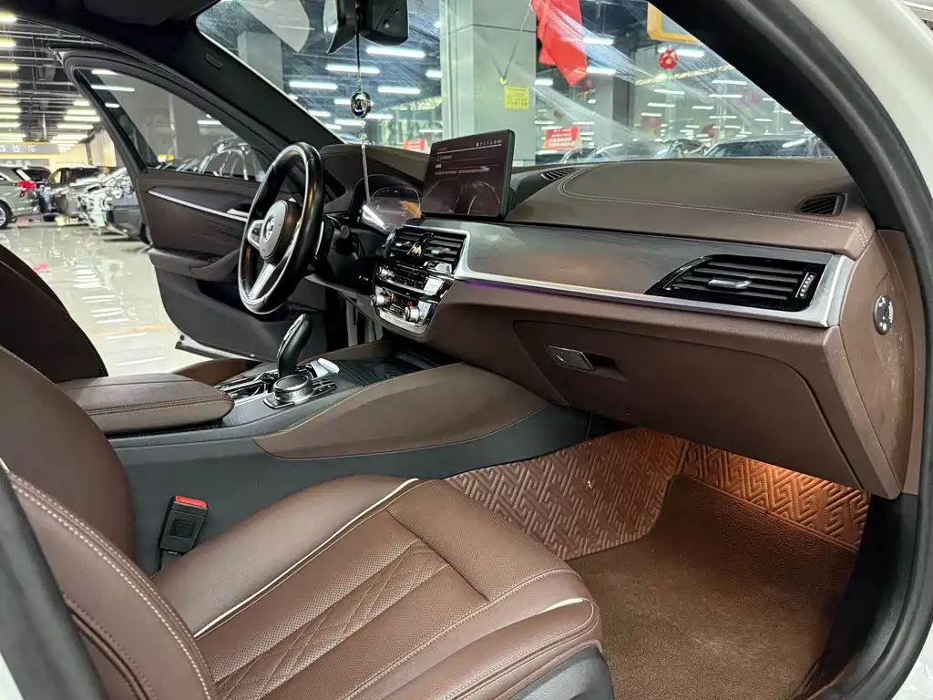 BMW 5 Series — фото 16