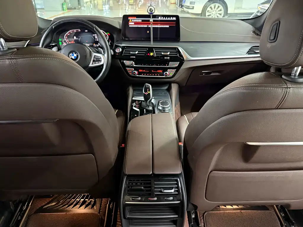 BMW 5 Series — фото 18