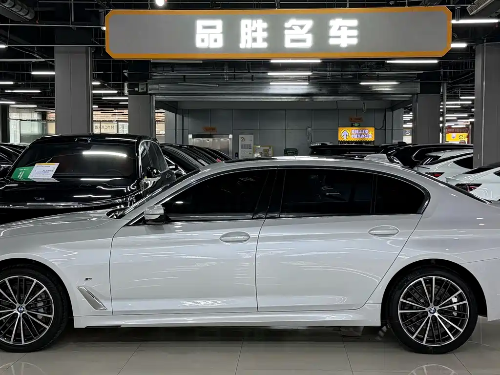 BMW 5 Series — фото 4