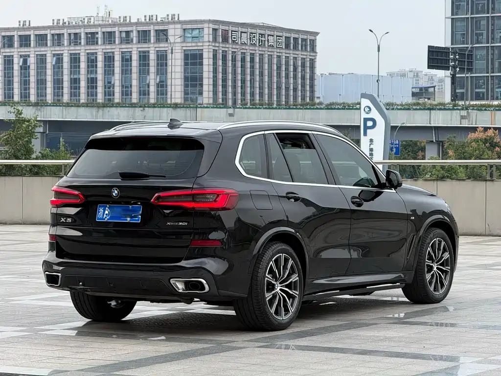 BMW X5 (Import) — фото 5