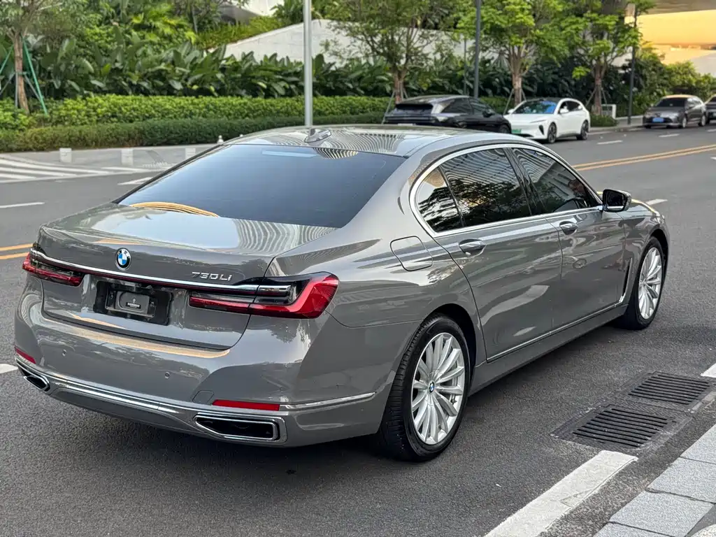 BMW 7 Series — фото 11