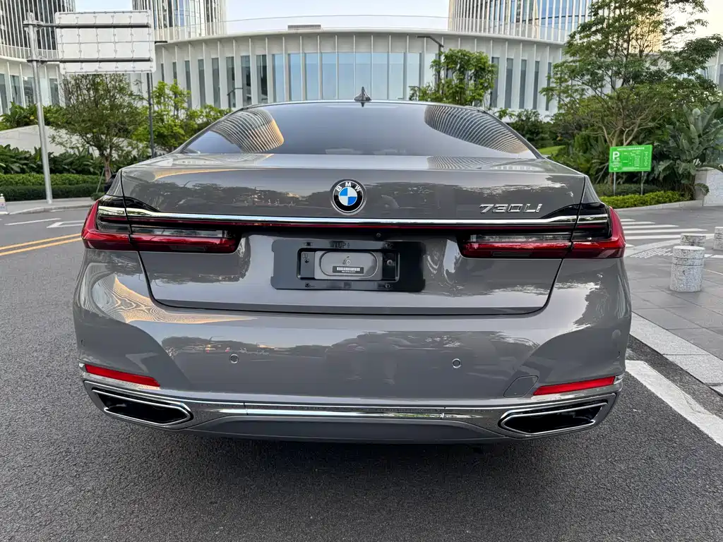 BMW 7 Series — фото 12