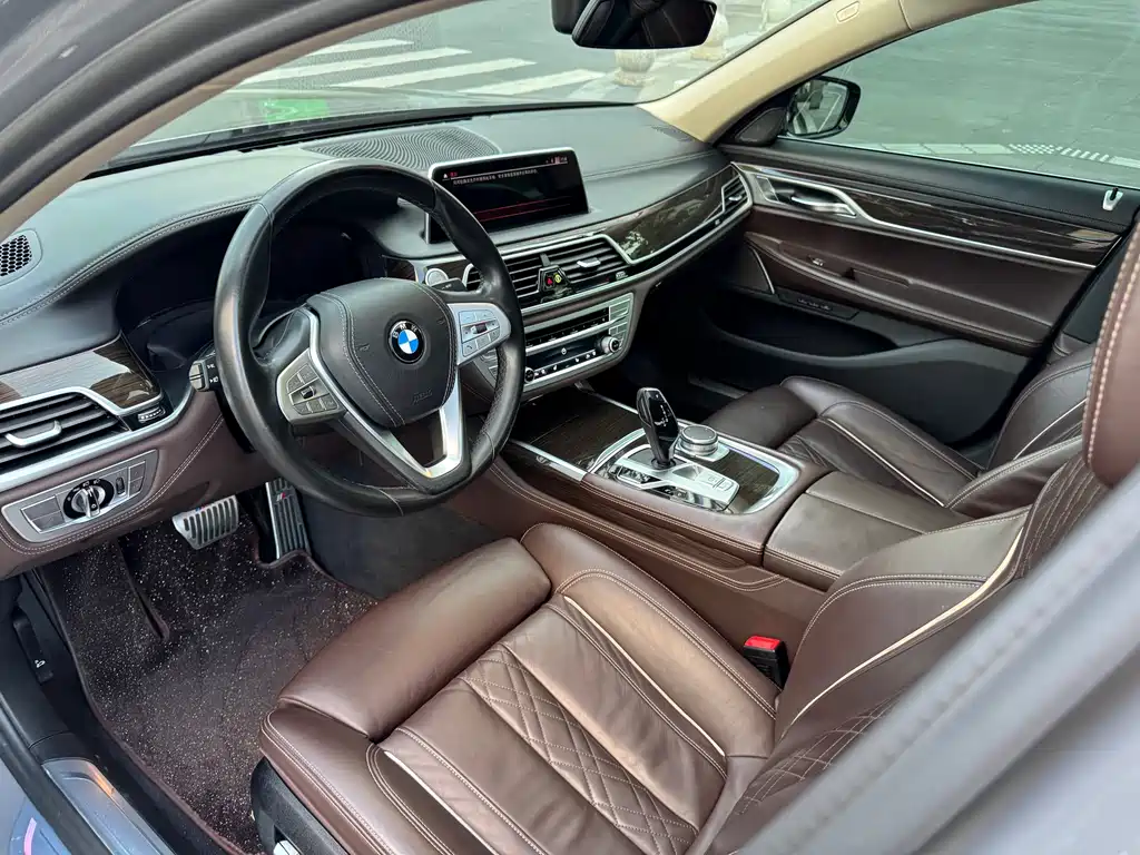 BMW 7 Series — фото 4