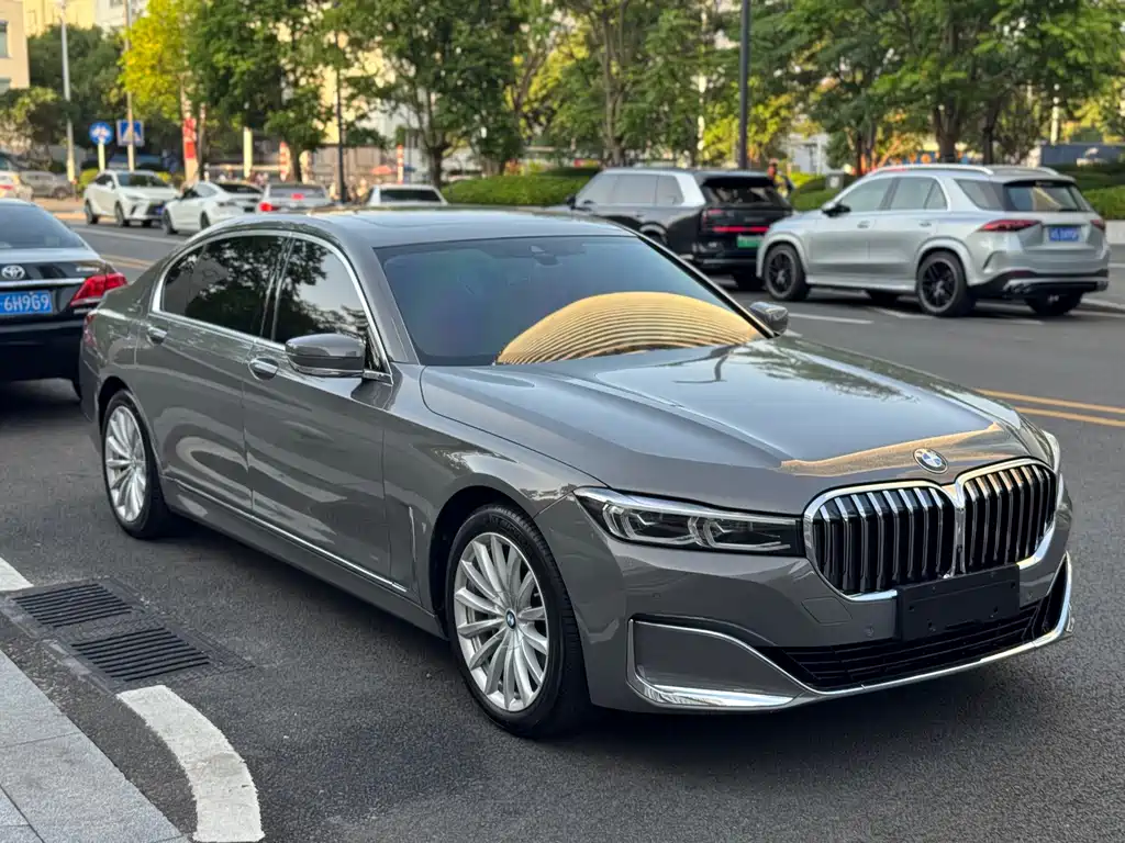 BMW 7 Series — фото 1