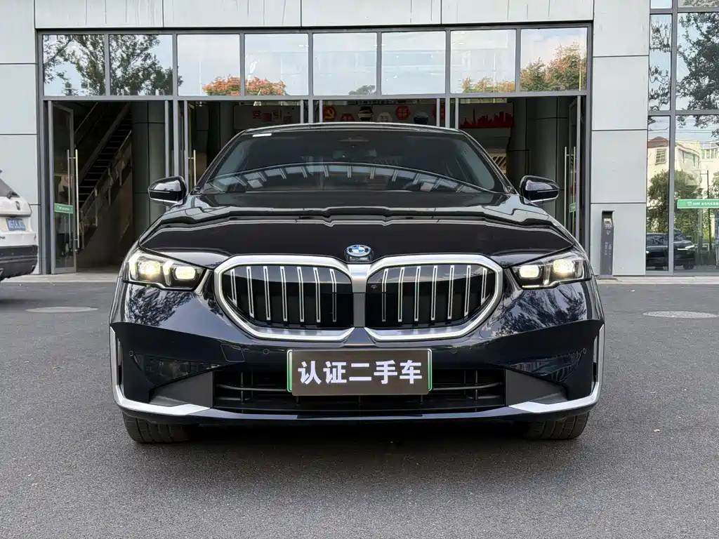 BMW i5 — фото 2