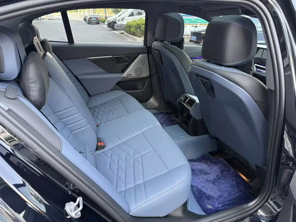 BMW i5 — фото 13