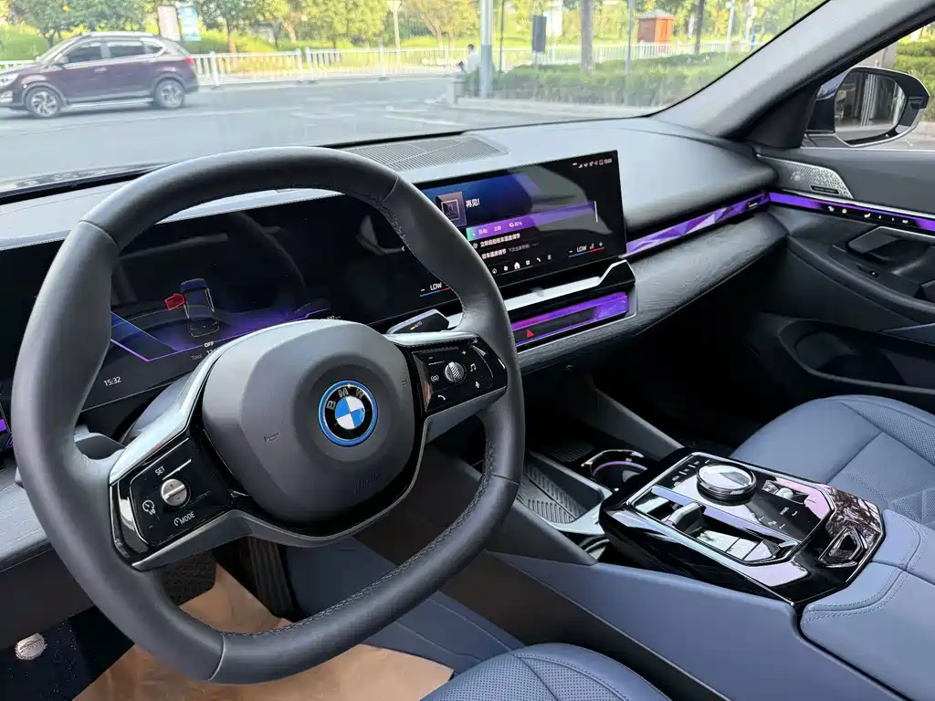 BMW i5 — фото 15
